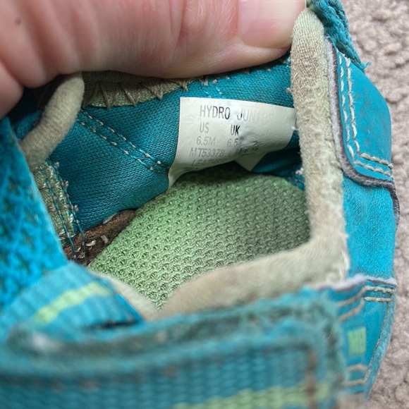 Merrell hydro junior with non- marking sole - Picture 3 of 4